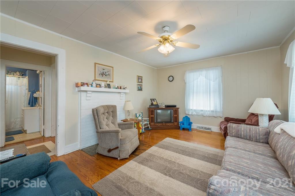 101 Gibbs Street Swannanoa NC 28778