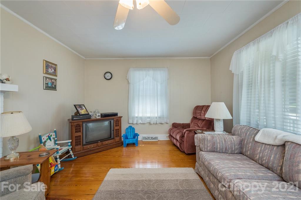 101 Gibbs Street Swannanoa NC 28778