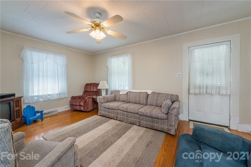 101 Gibbs Street Swannanoa NC 28778