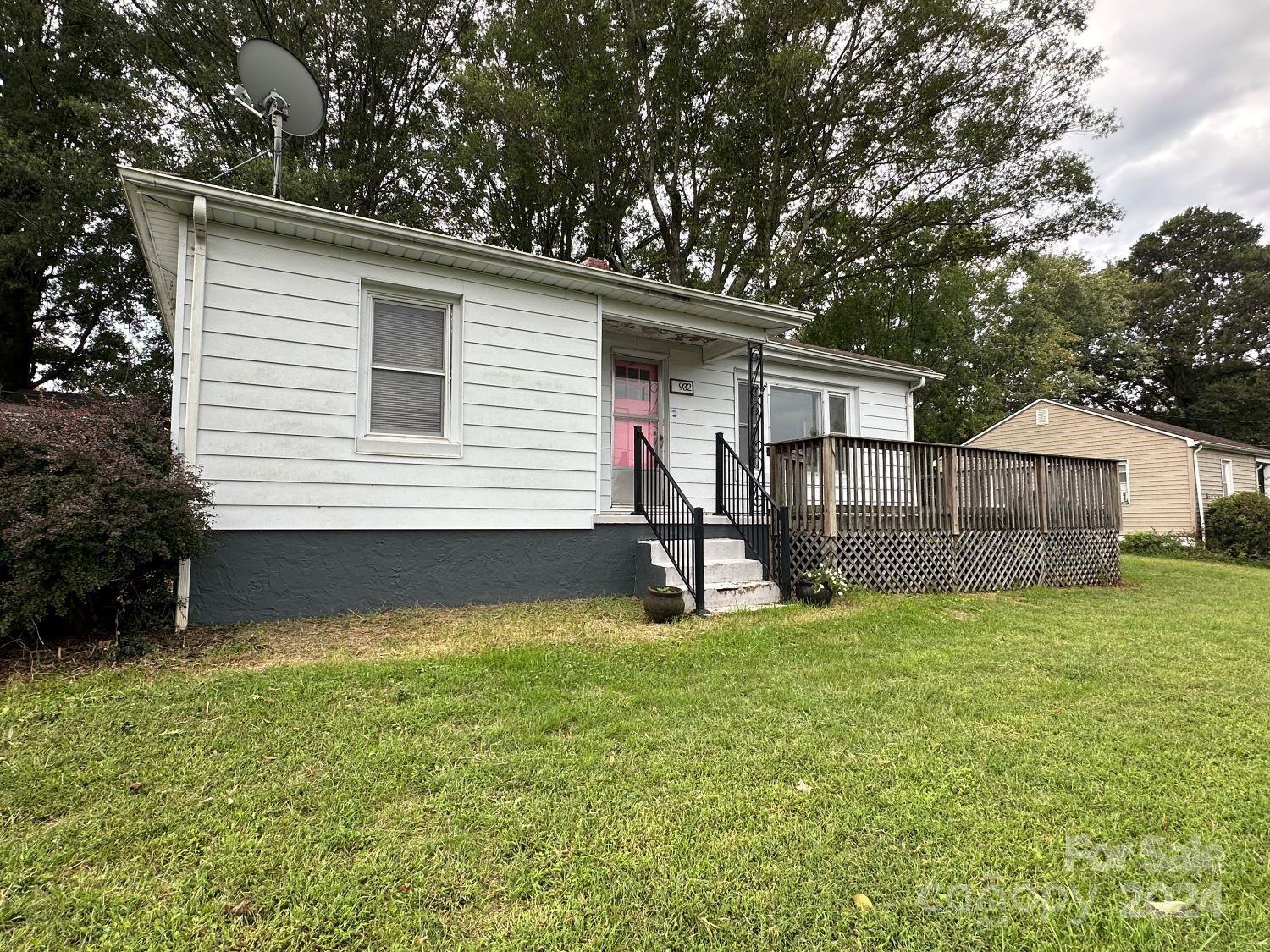 932 12th Street SE Hickory NC 28602