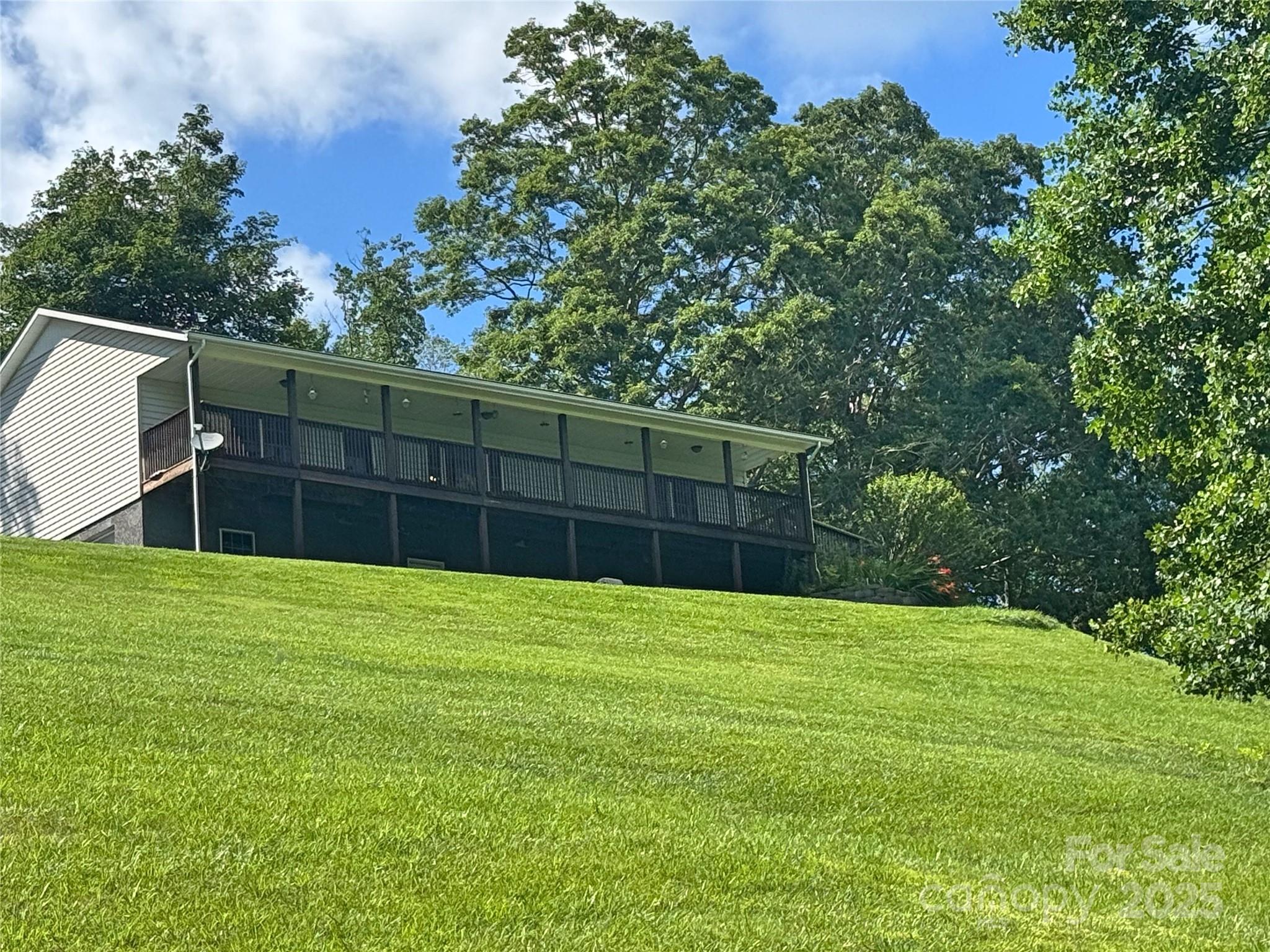 1586 Arbuckle Road Burnsville NC 28714