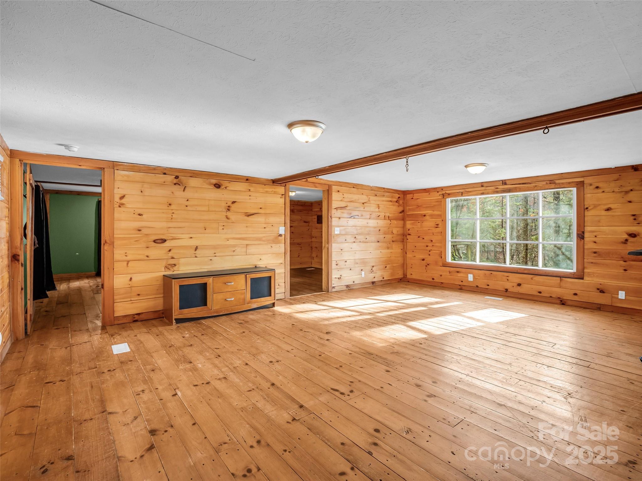 3620 Howard Gap Road Saluda NC 28773