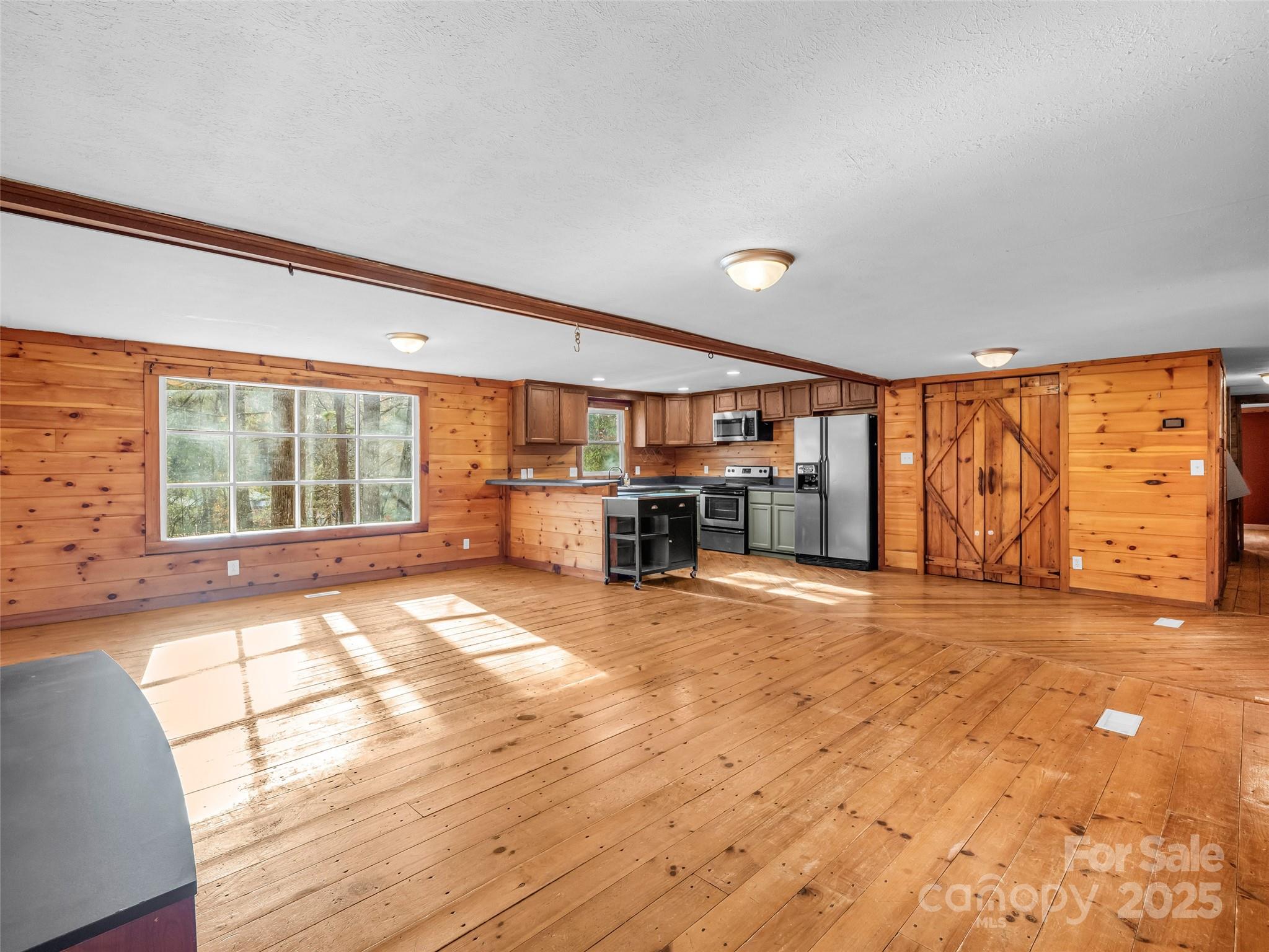3620 Howard Gap Road Saluda NC 28773