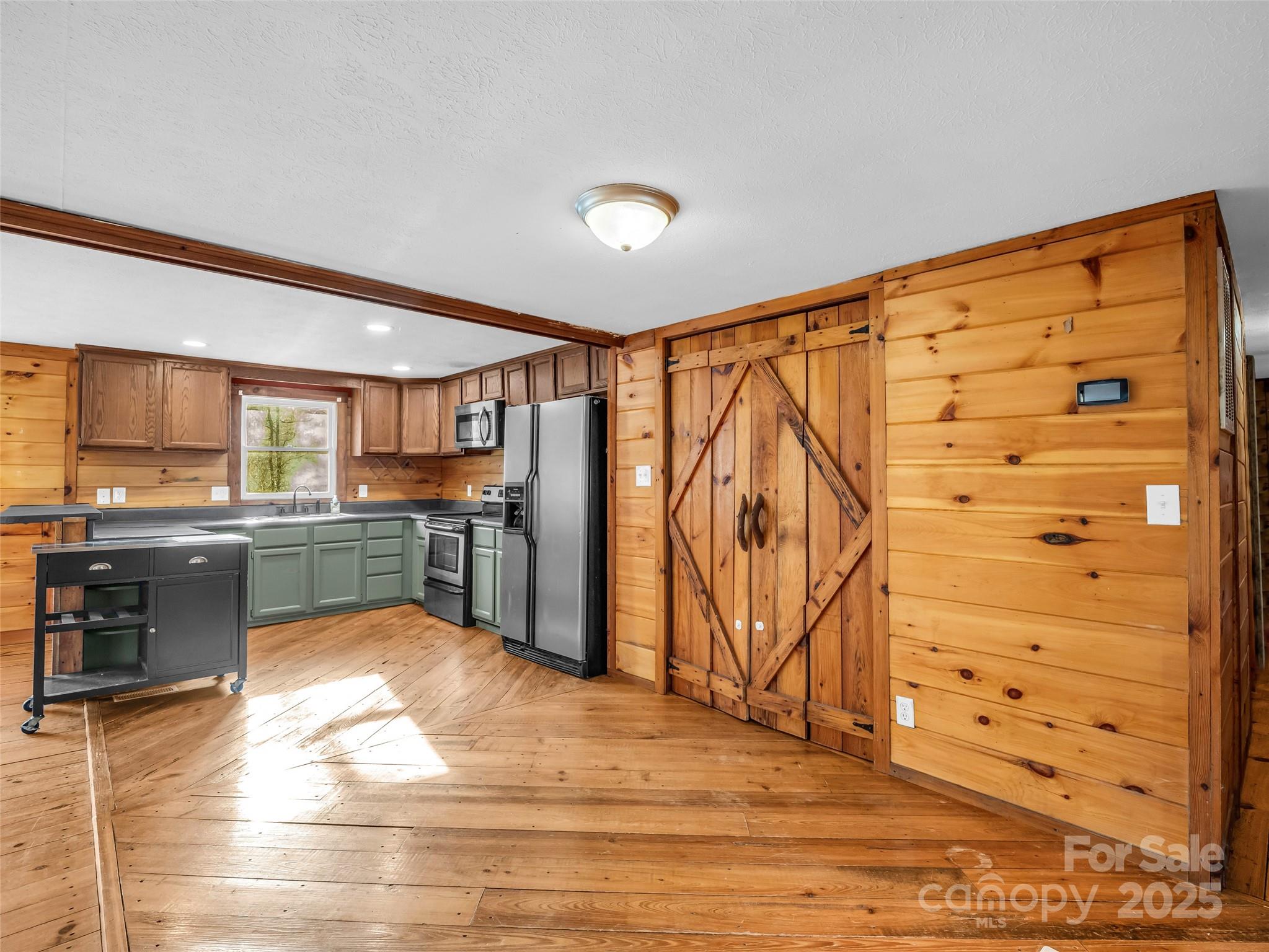 3620 Howard Gap Road Saluda NC 28773