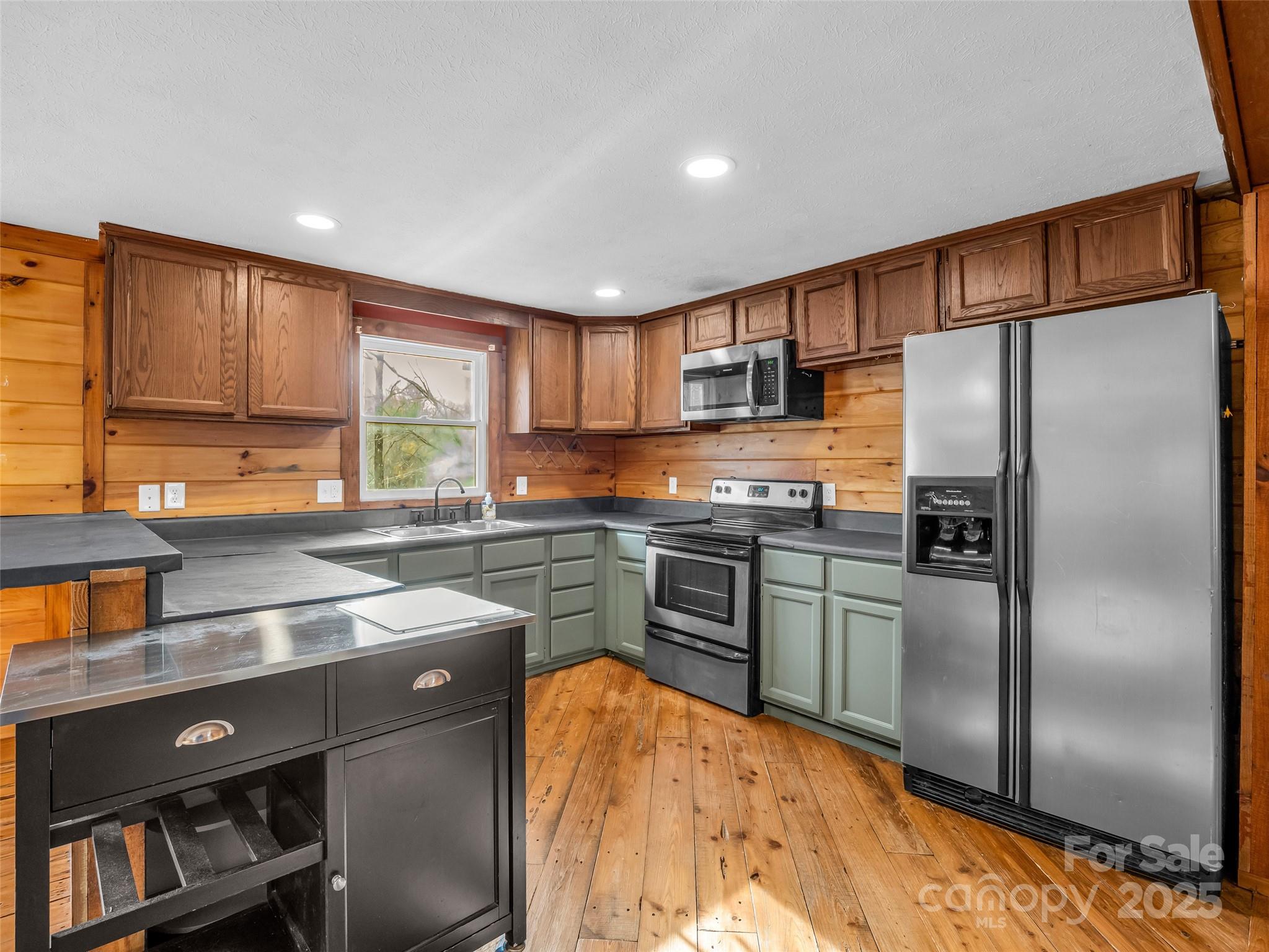 3620 Howard Gap Road Saluda NC 28773