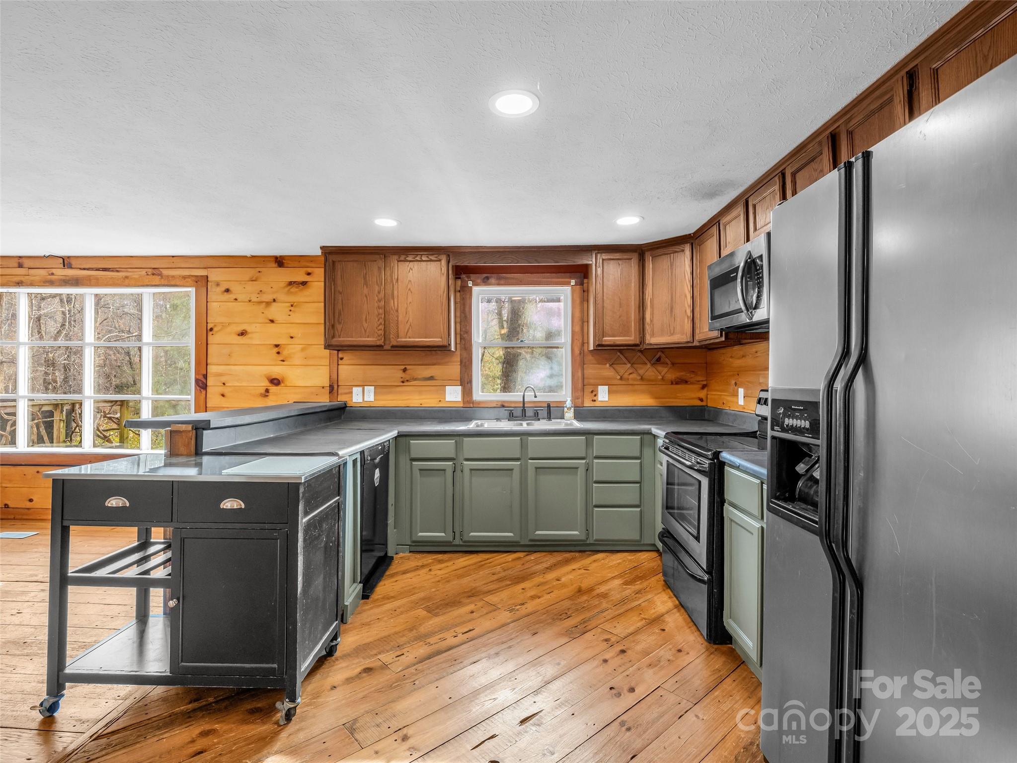 3620 Howard Gap Road Saluda NC 28773