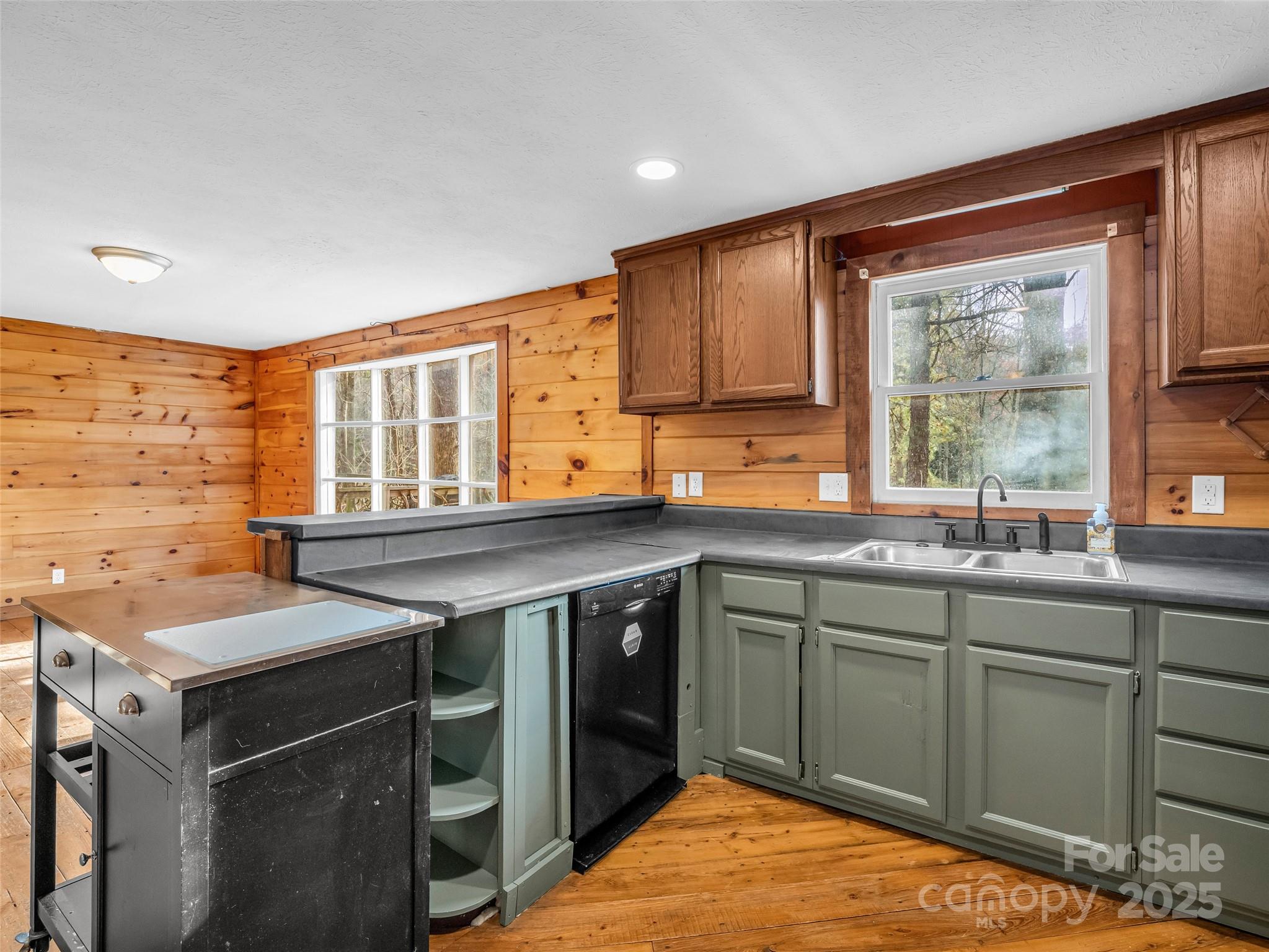 3620 Howard Gap Road Saluda NC 28773