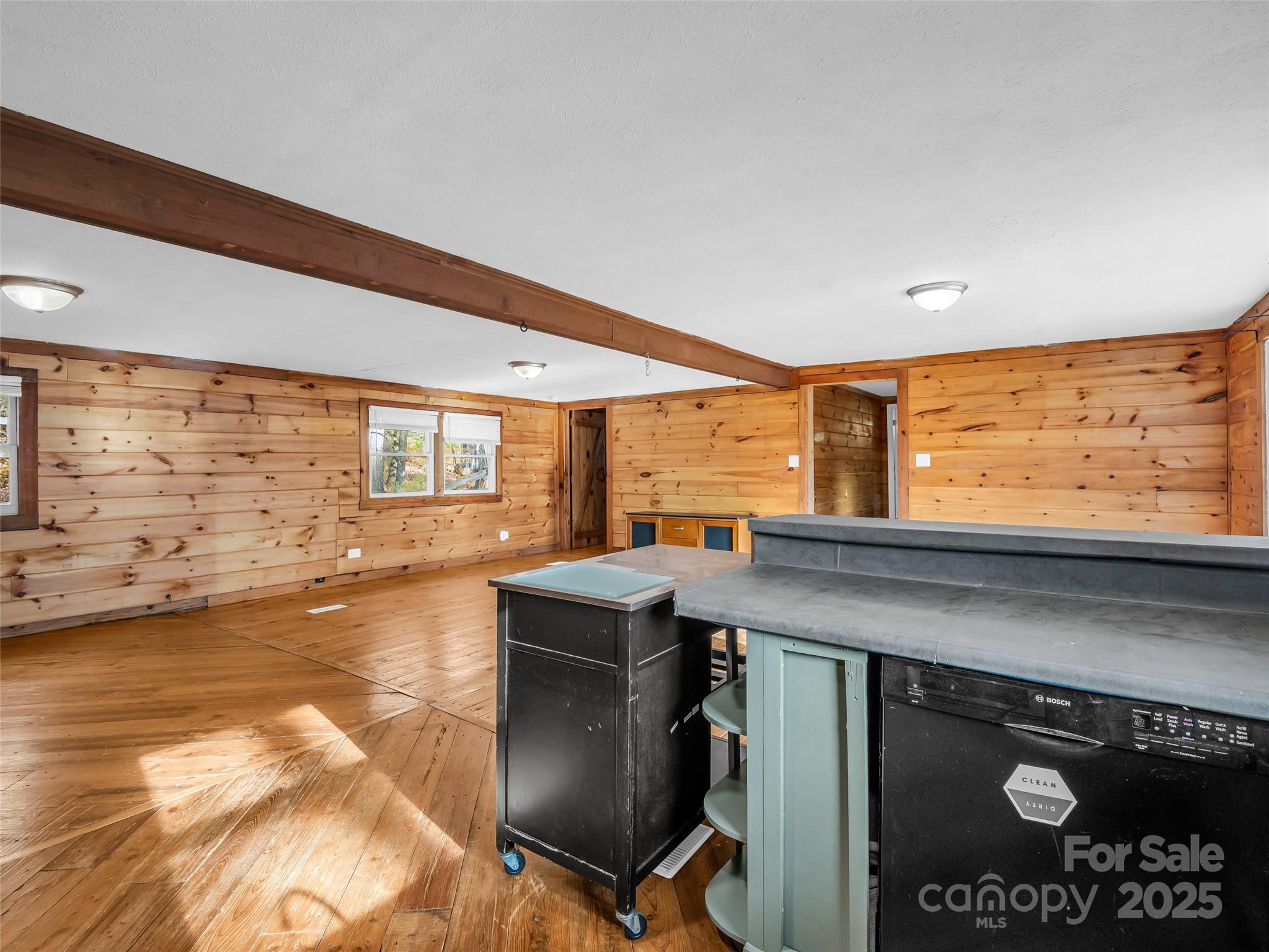 3620 Howard Gap Road Saluda NC 28773