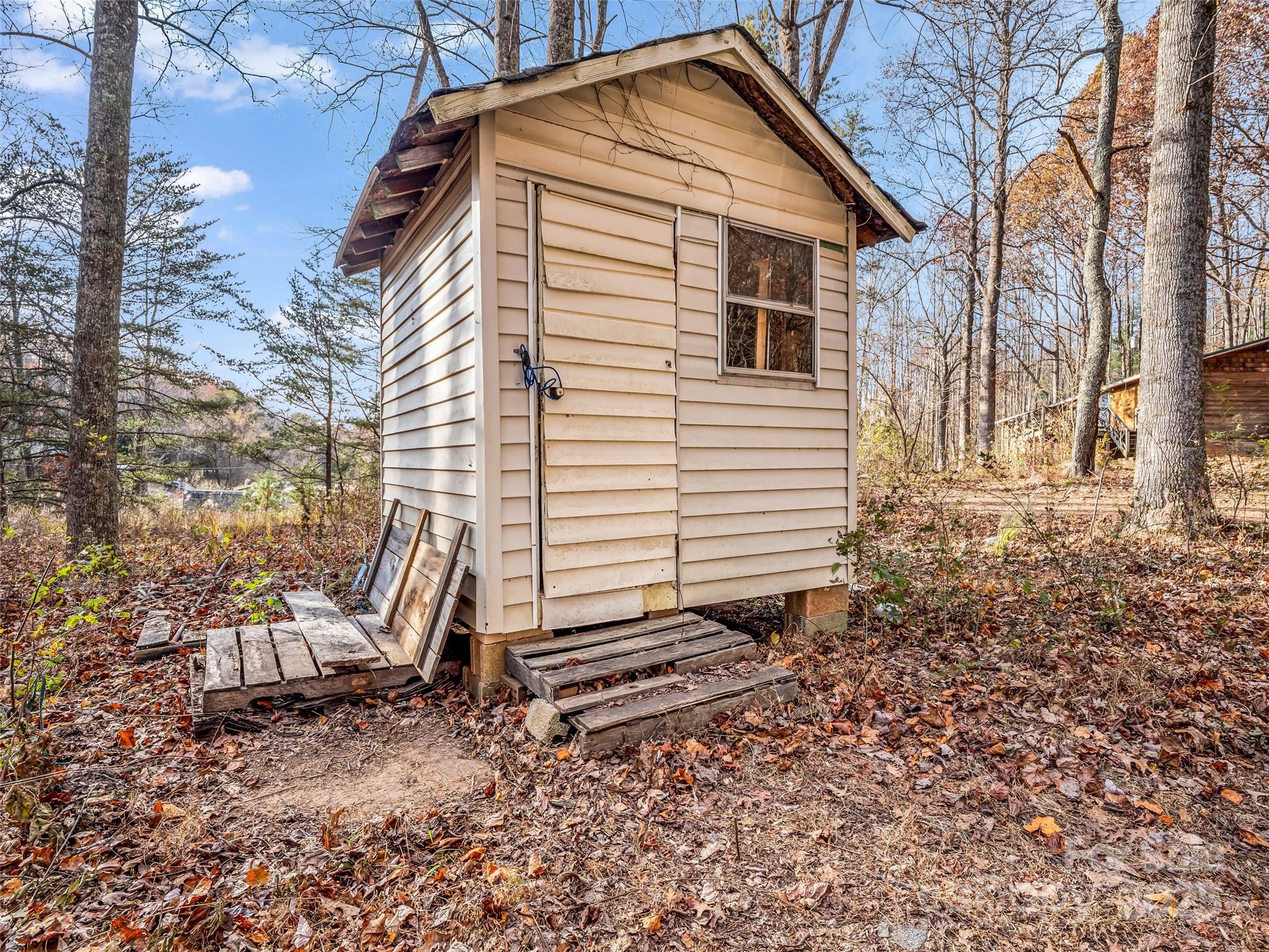 3620 Howard Gap Road Saluda NC 28773