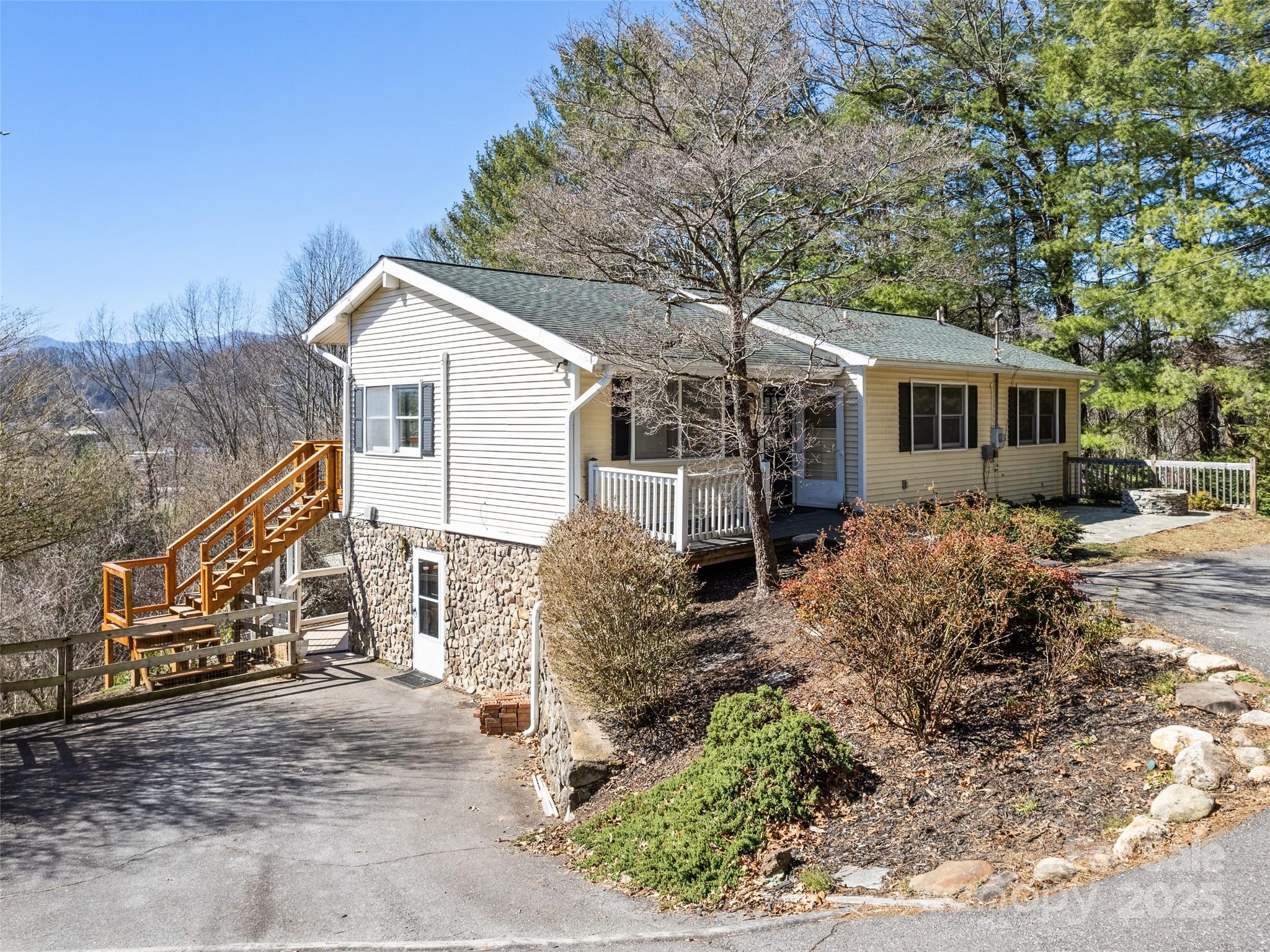 81 Sandow Lane Waynesville NC 28785