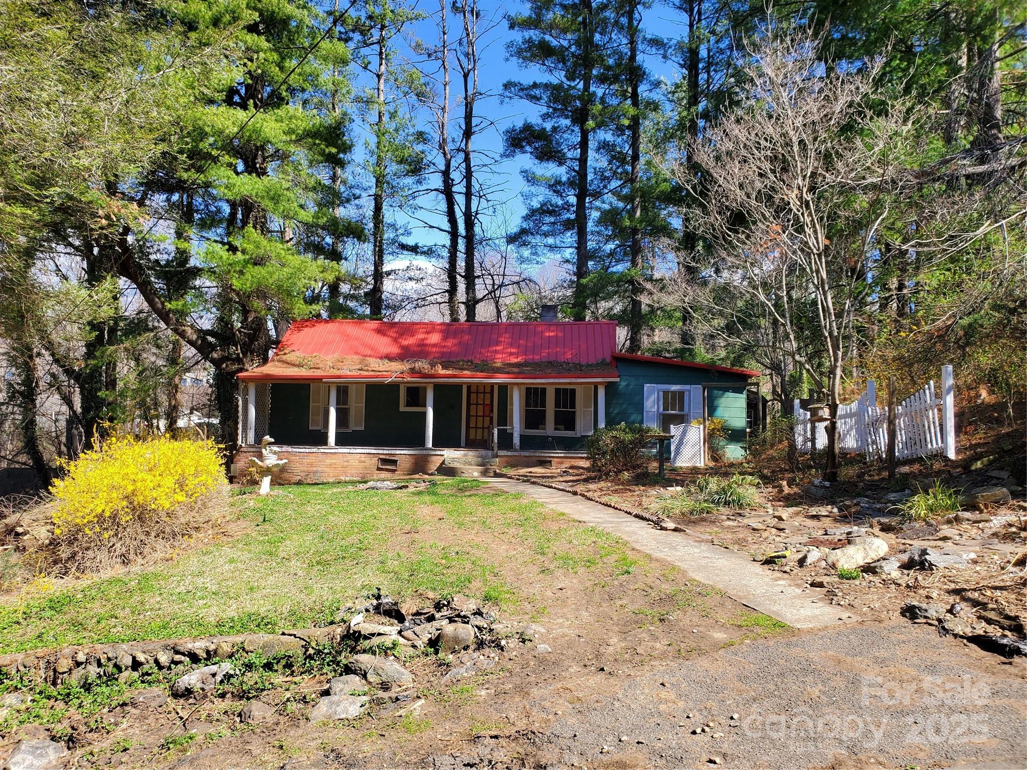 28 Plemmons Street Canton NC 28716