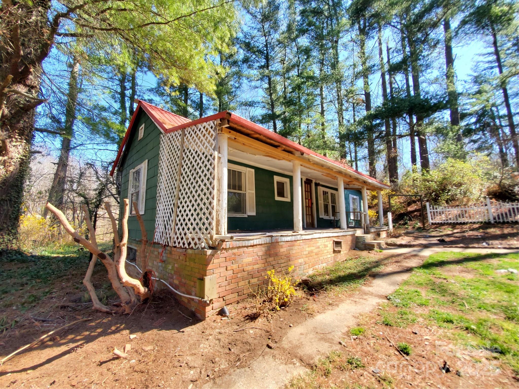 28 Plemmons Street Canton NC 28716