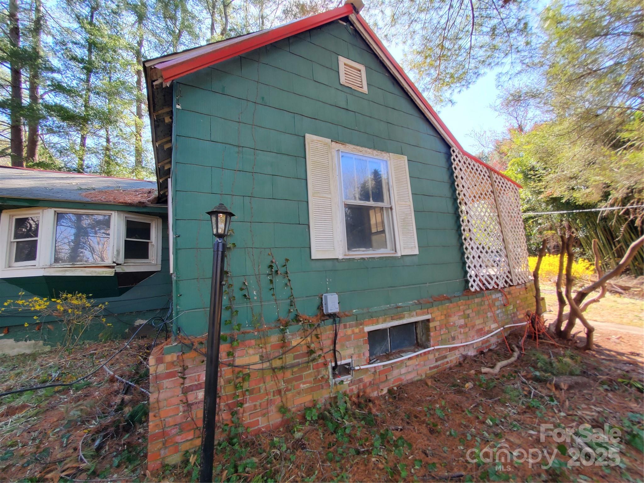 28 Plemmons Street Canton NC 28716
