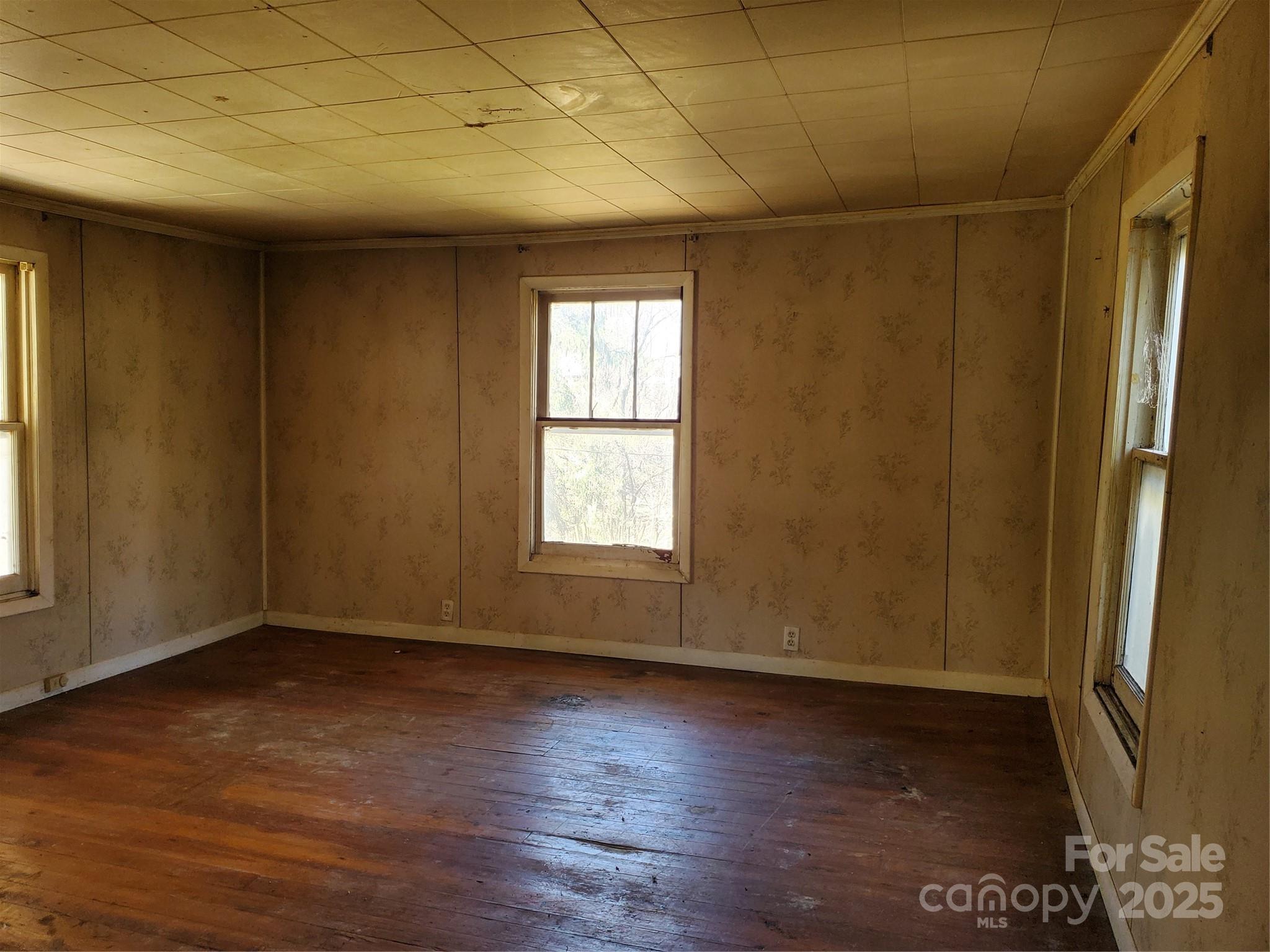 28 Plemmons Street Canton NC 28716