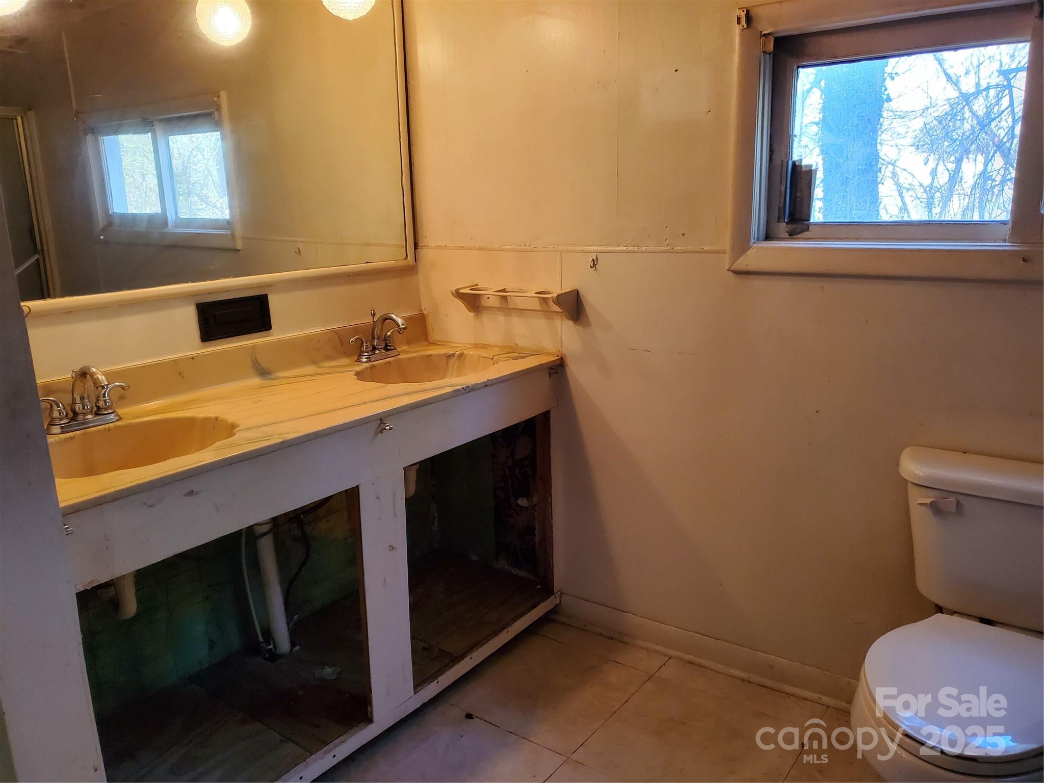 28 Plemmons Street Canton NC 28716