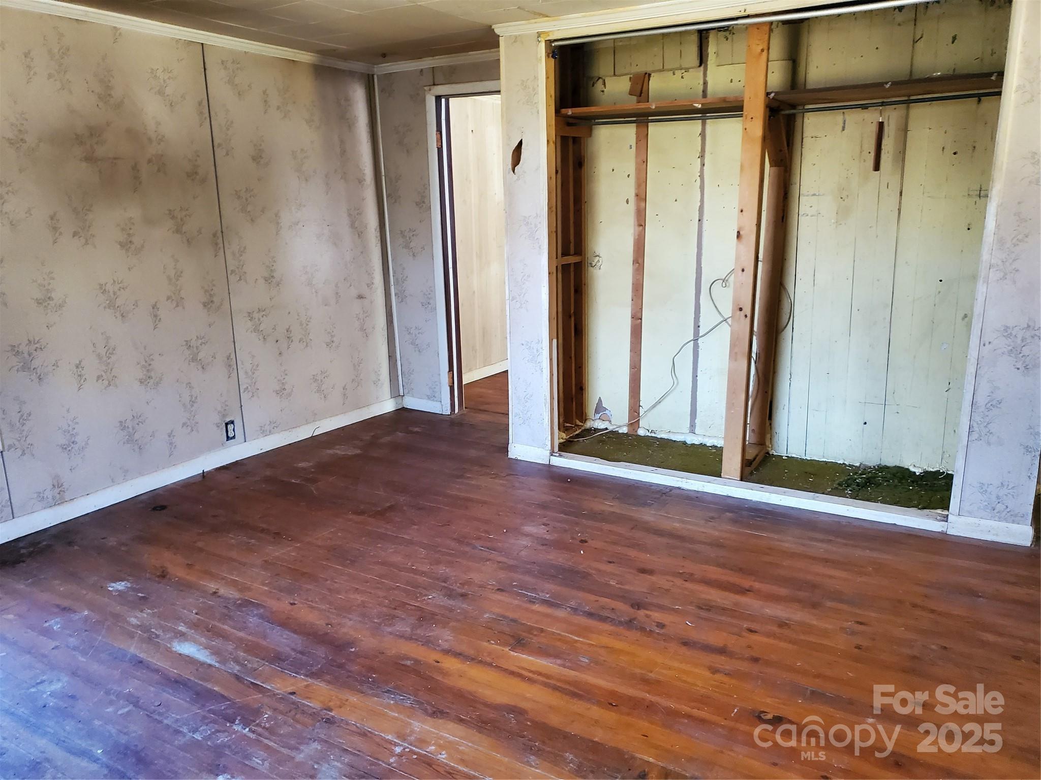 28 Plemmons Street Canton NC 28716