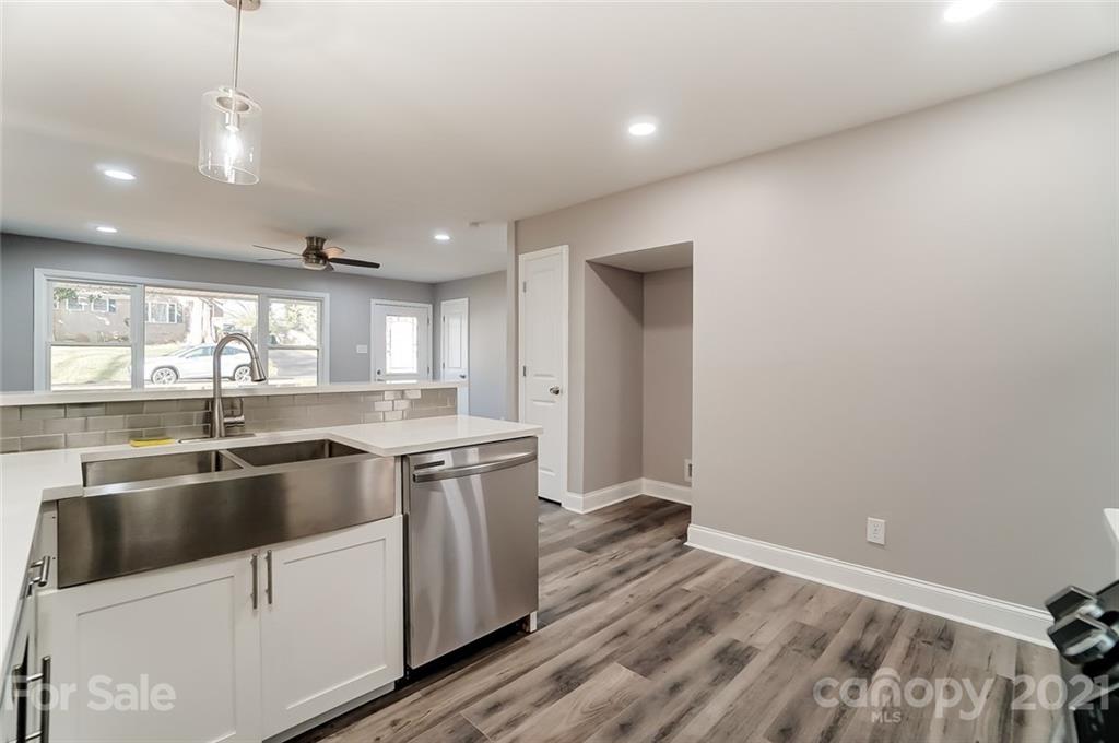 909 Crestmere Street Charlotte NC 28208
