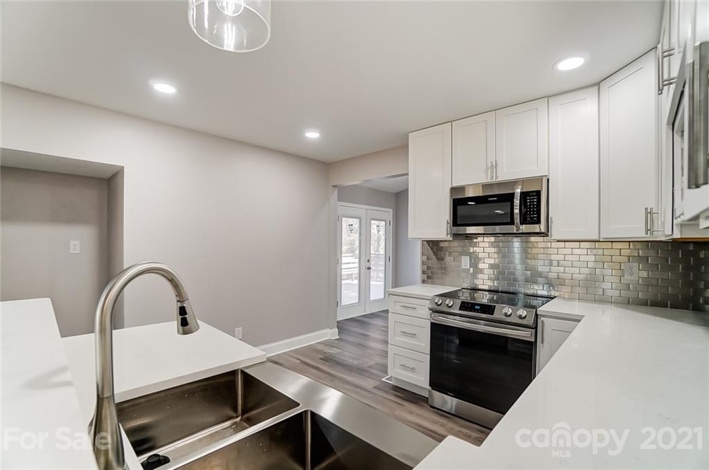 909 Crestmere Street Charlotte NC 28208