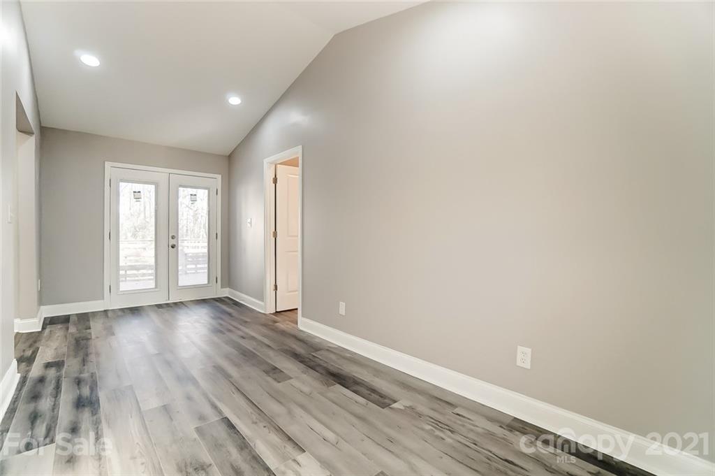909 Crestmere Street Charlotte NC 28208