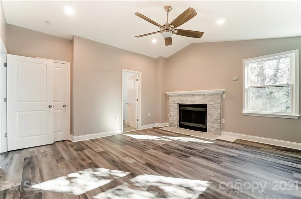 909 Crestmere Street Charlotte NC 28208