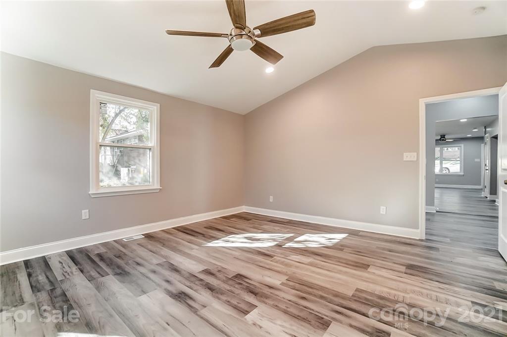 909 Crestmere Street Charlotte NC 28208