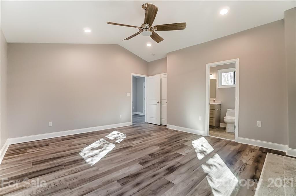 909 Crestmere Street Charlotte NC 28208