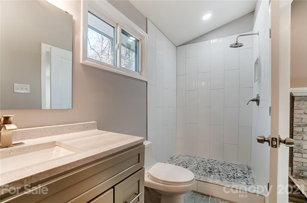 909 Crestmere Street Charlotte NC 28208