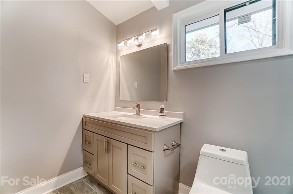 909 Crestmere Street Charlotte NC 28208