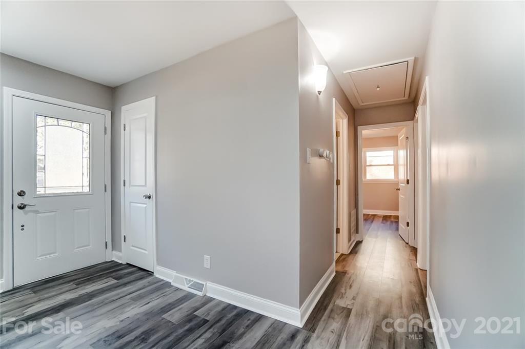 909 Crestmere Street Charlotte NC 28208