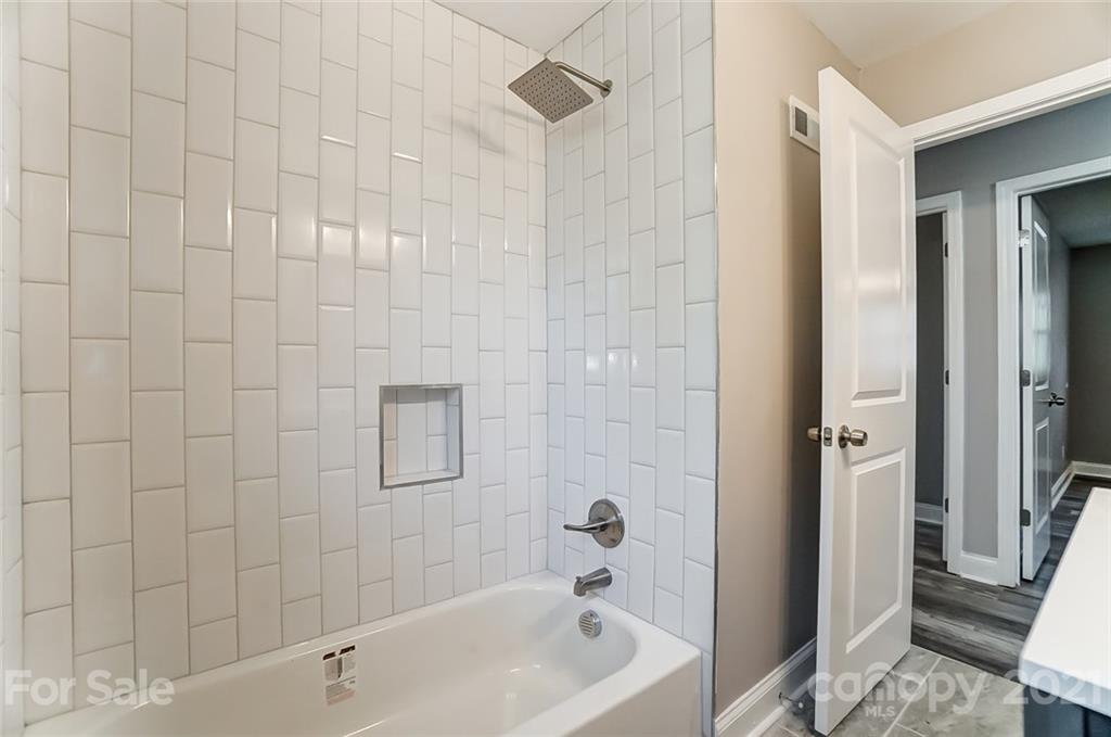 909 Crestmere Street Charlotte NC 28208