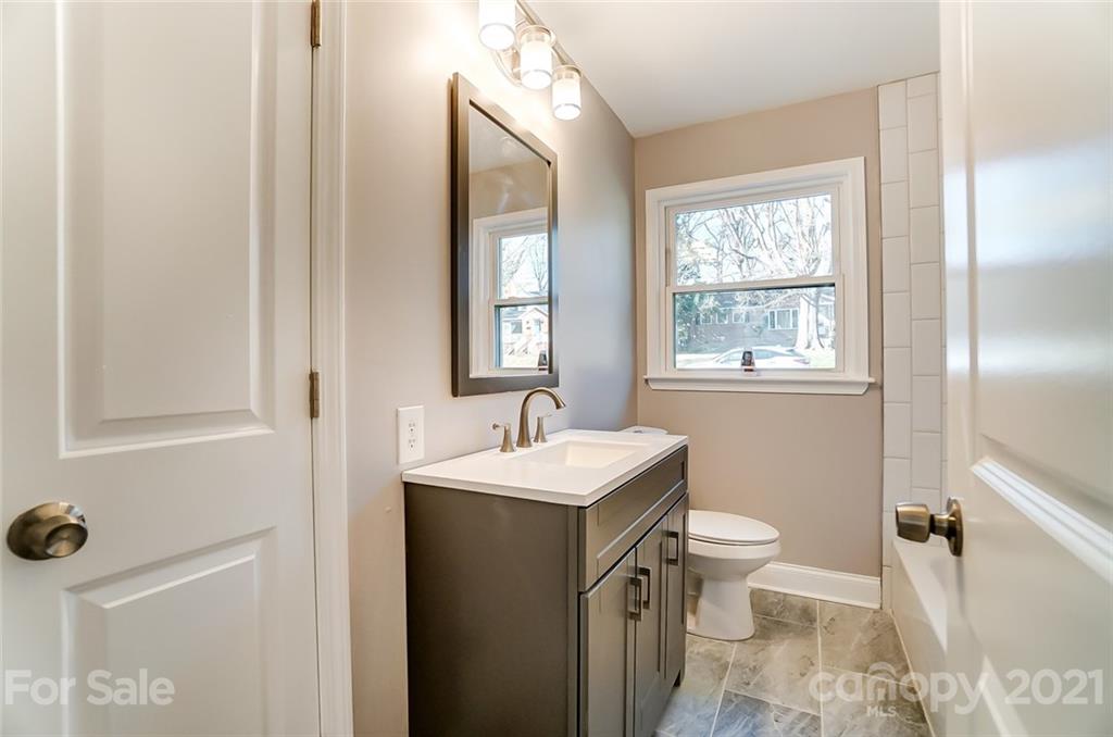909 Crestmere Street Charlotte NC 28208
