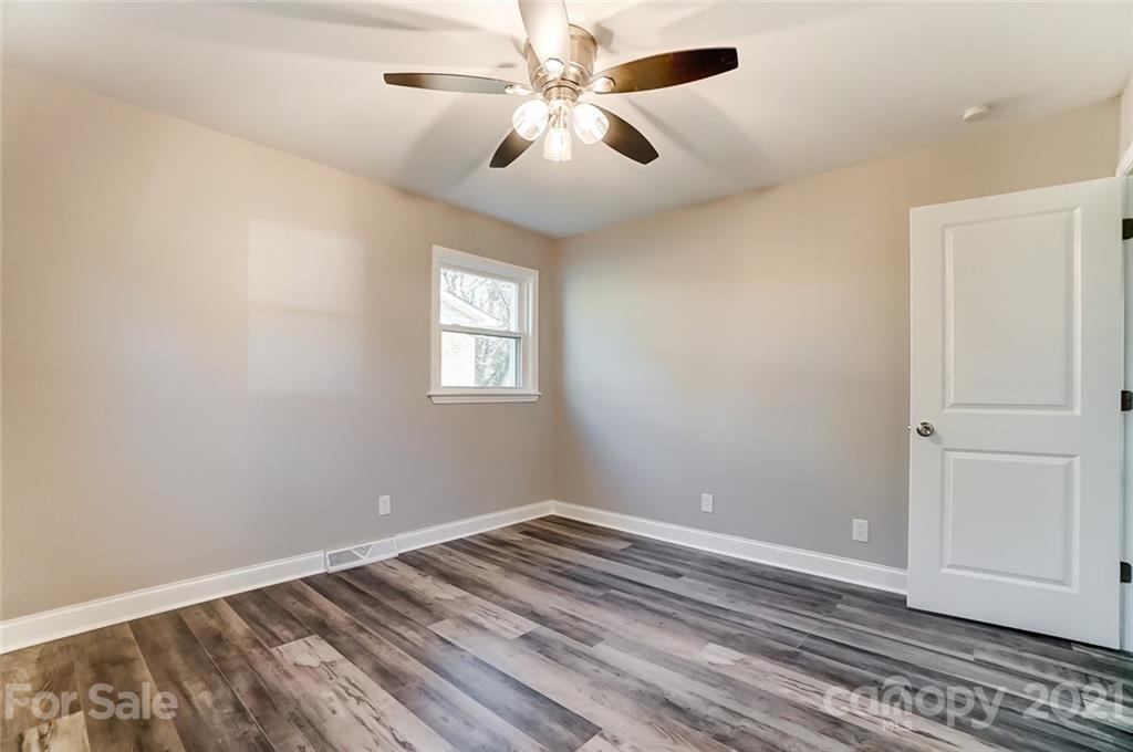 909 Crestmere Street Charlotte NC 28208