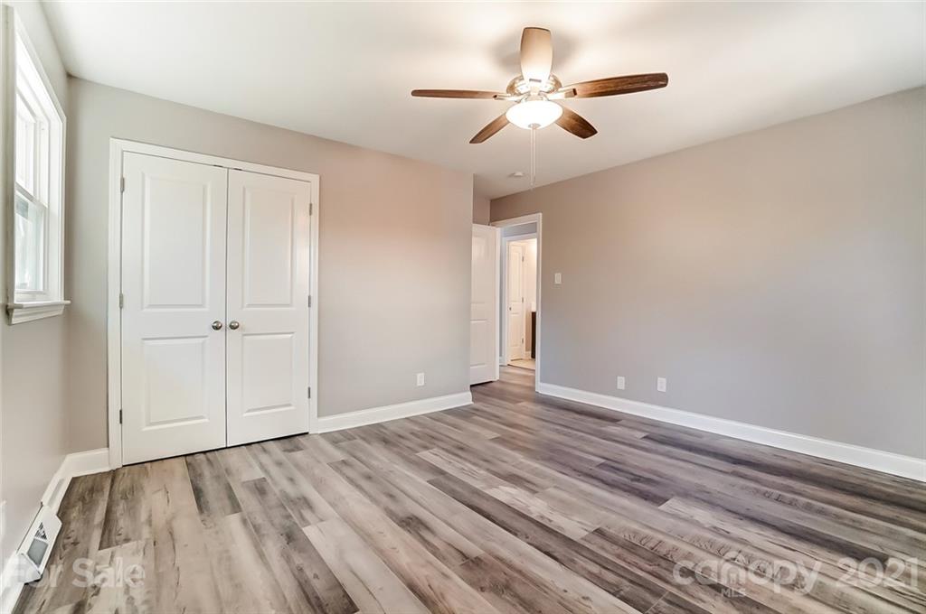 909 Crestmere Street Charlotte NC 28208