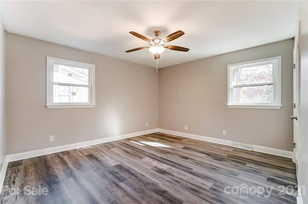 909 Crestmere Street Charlotte NC 28208