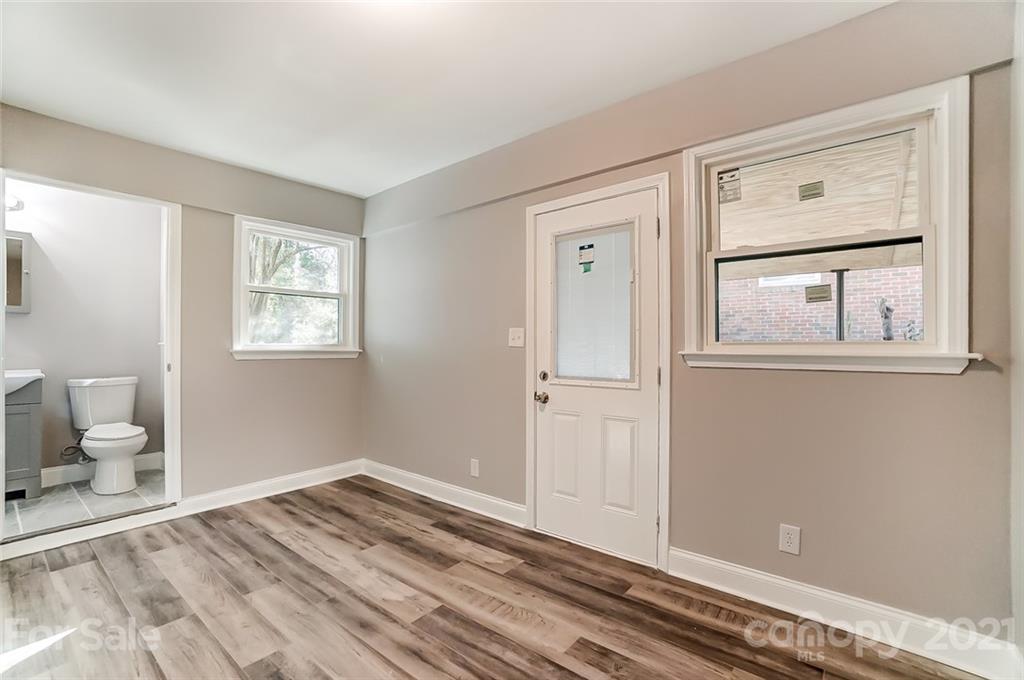 909 Crestmere Street Charlotte NC 28208