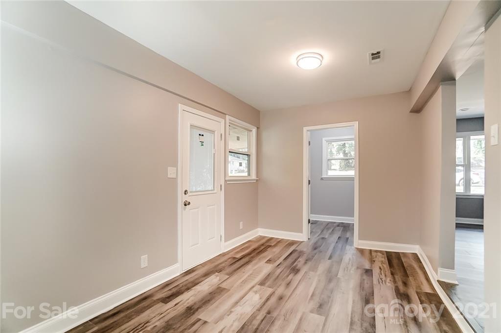 909 Crestmere Street Charlotte NC 28208