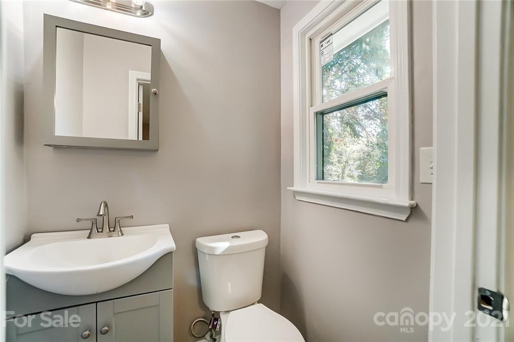 909 Crestmere Street Charlotte NC 28208