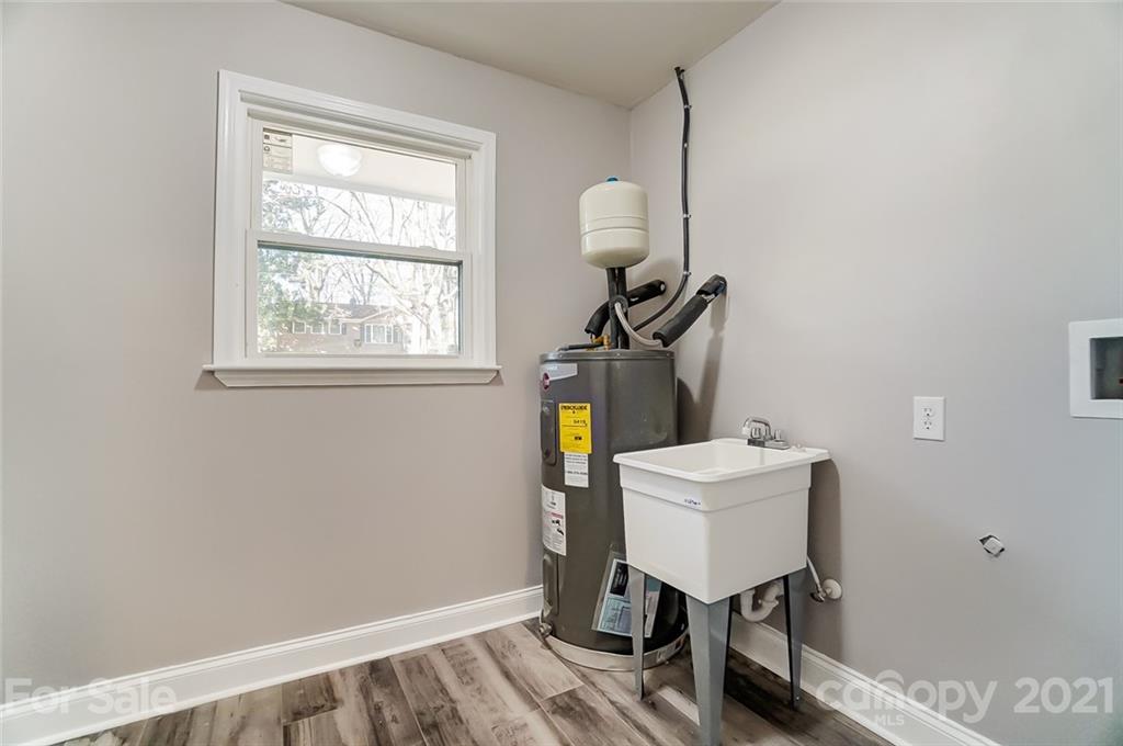 909 Crestmere Street Charlotte NC 28208