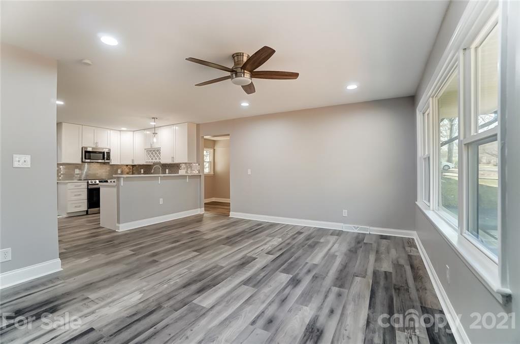 909 Crestmere Street Charlotte NC 28208