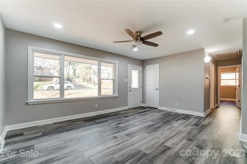 909 Crestmere Street Charlotte NC 28208