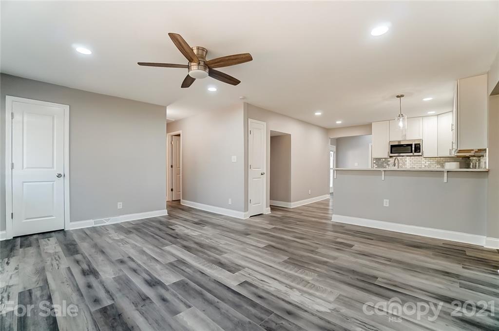 909 Crestmere Street Charlotte NC 28208