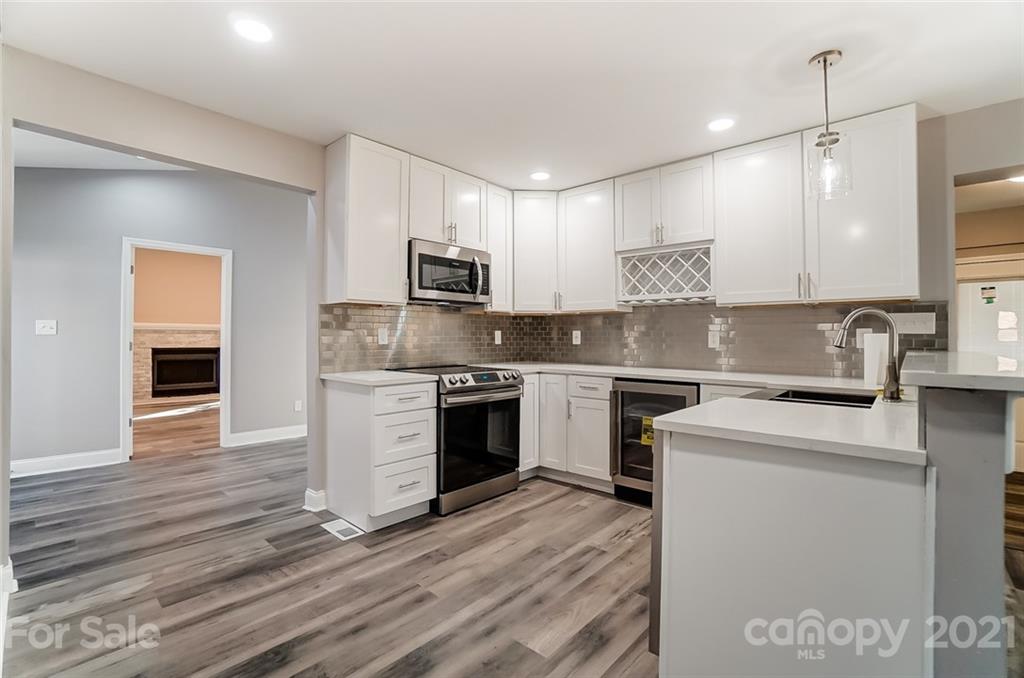 909 Crestmere Street Charlotte NC 28208