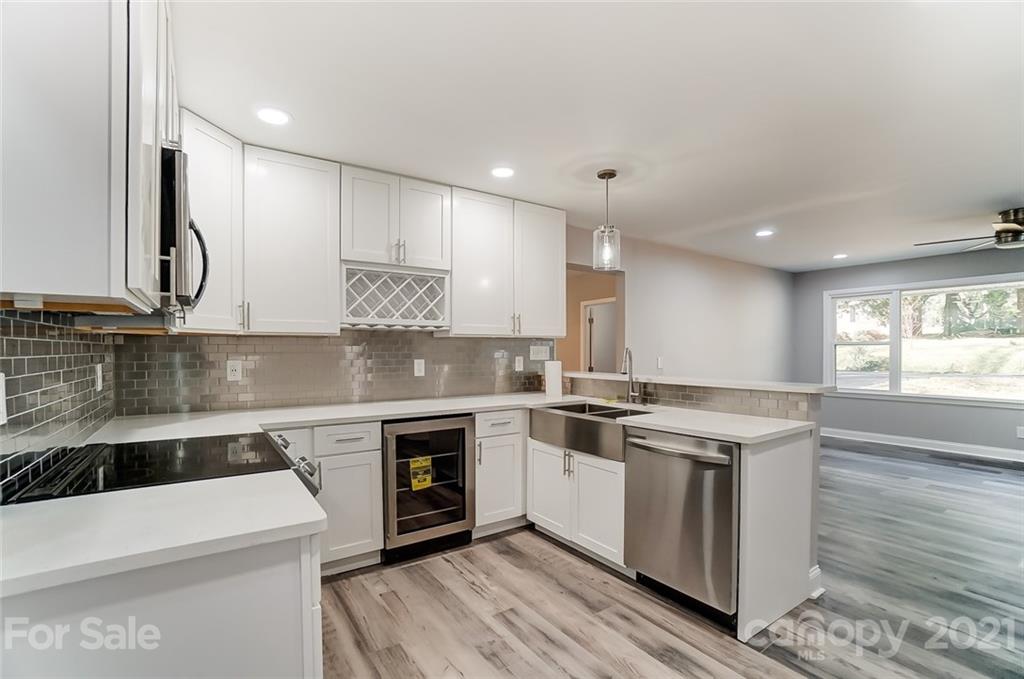 909 Crestmere Street Charlotte NC 28208