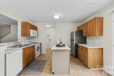 6325 Linda Vista Lane Charlotte NC 28216