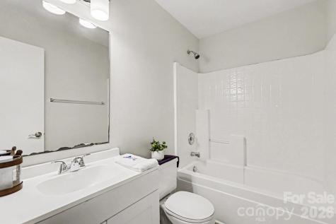 6325 Linda Vista Lane Charlotte NC 28216