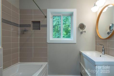 17 Digges Road Asheville NC 28805