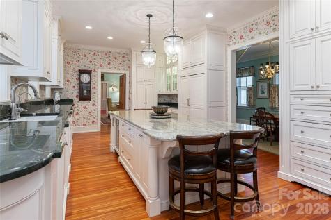 324 Vanderbilt Road Asheville NC 28803