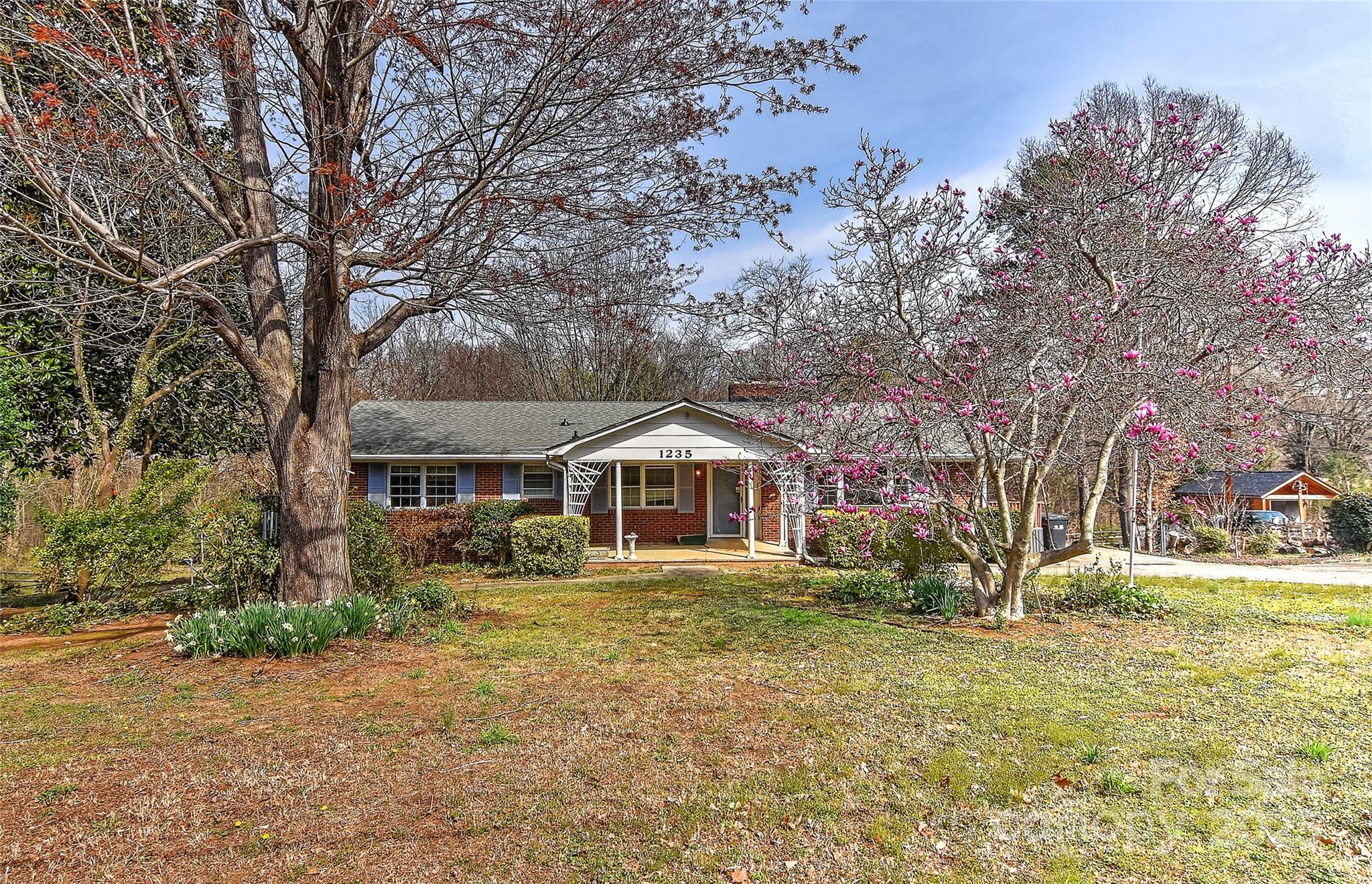 1235 Robinhood Circle Charlotte NC 28227