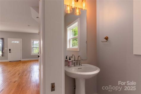 5 Koenig Way Asheville NC 28804