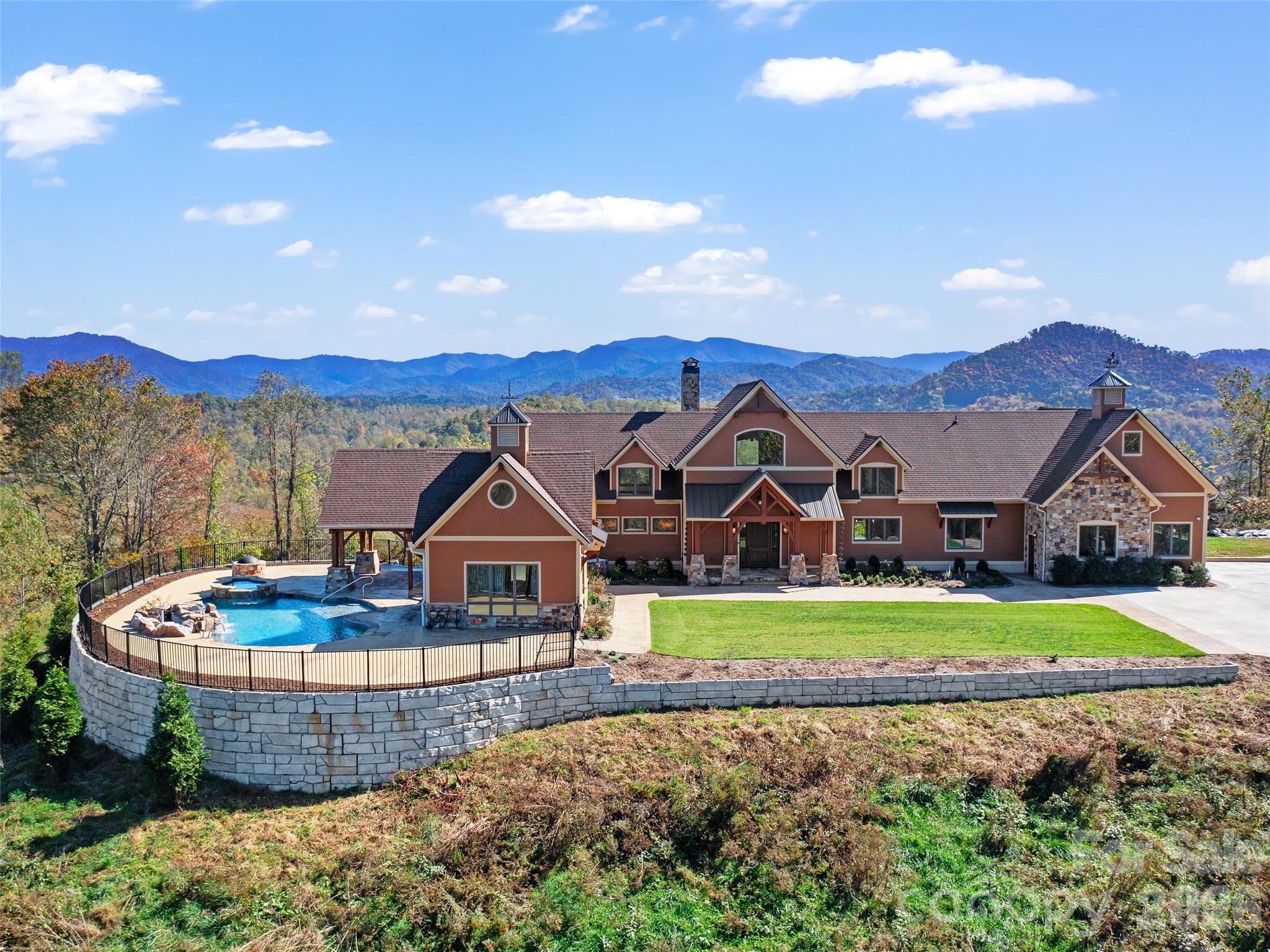 946 Ridge Road Green Mountain NC 28740